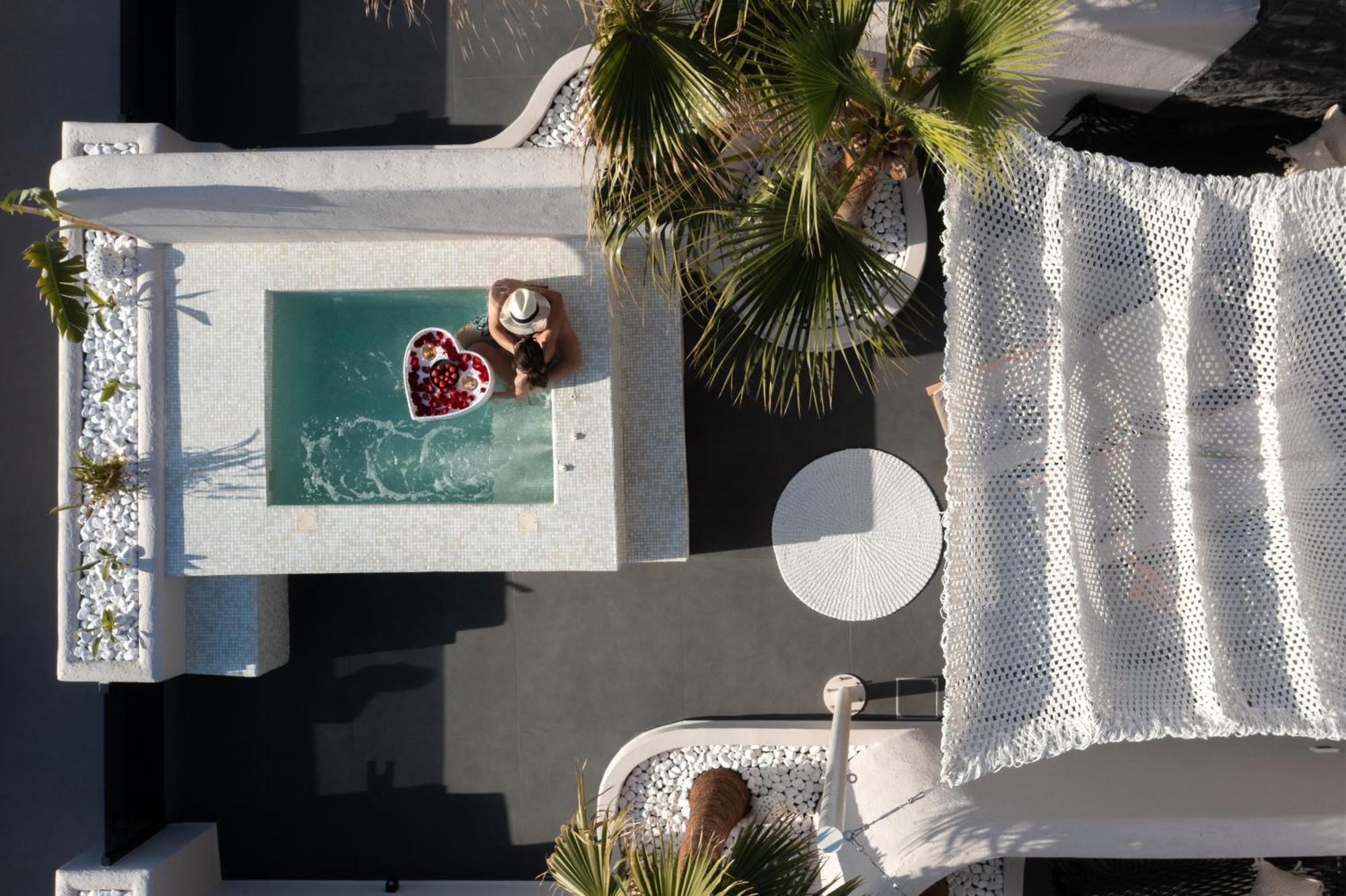 Aja Retreat Luxury Suites Kamari  Bagian luar foto